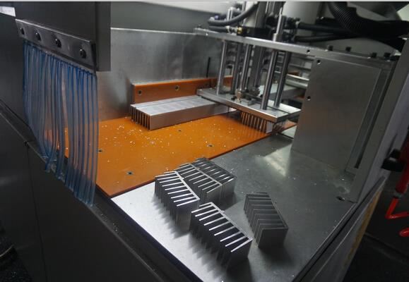 【廈門】鋁合金散熱器高精密鋸切，用鄧氏全封閉分離式切鋁機